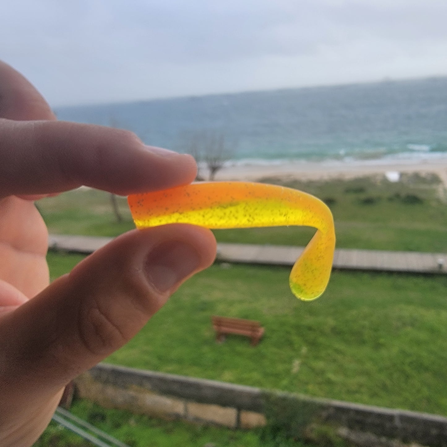 Lote de Señuelos de Pesca Blandos 6 unidades | Naranja y Blanco